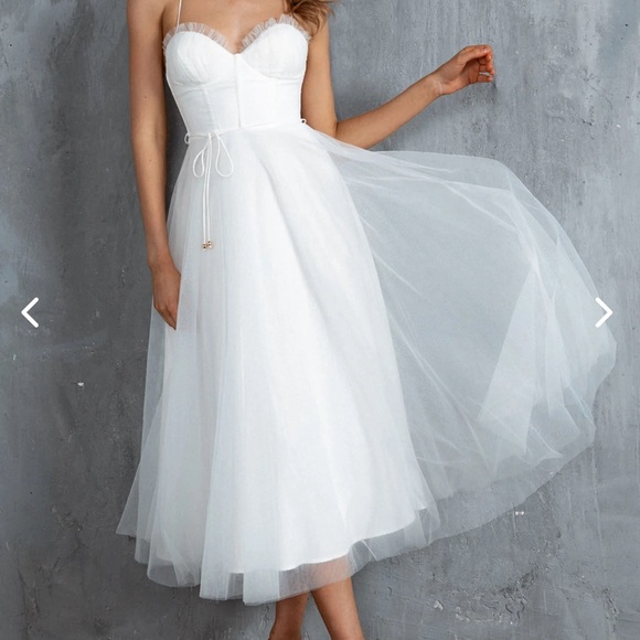 COPY - Selfie Leslie SMITTEN SWEETHEART NECKLINE CHIFFON MIDI DRESS WHITE - Picture 3 of 3